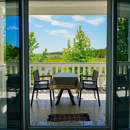 Neni Apartment Velipojë